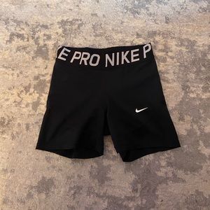 LIKE NEW Nike Pro 5” shorts
